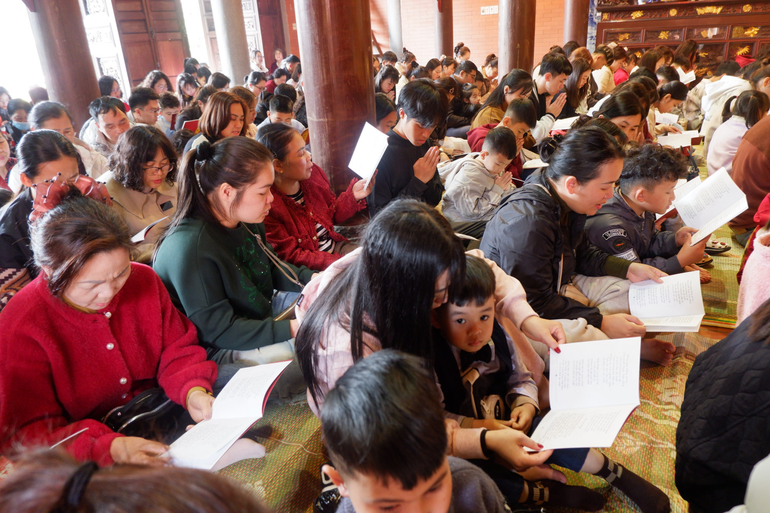 Lạng Sơn: Hàng nghìn Thanh, Thiếu niên Phật tử tham dự khóa lễ đầu Xuân tại chùa Thành