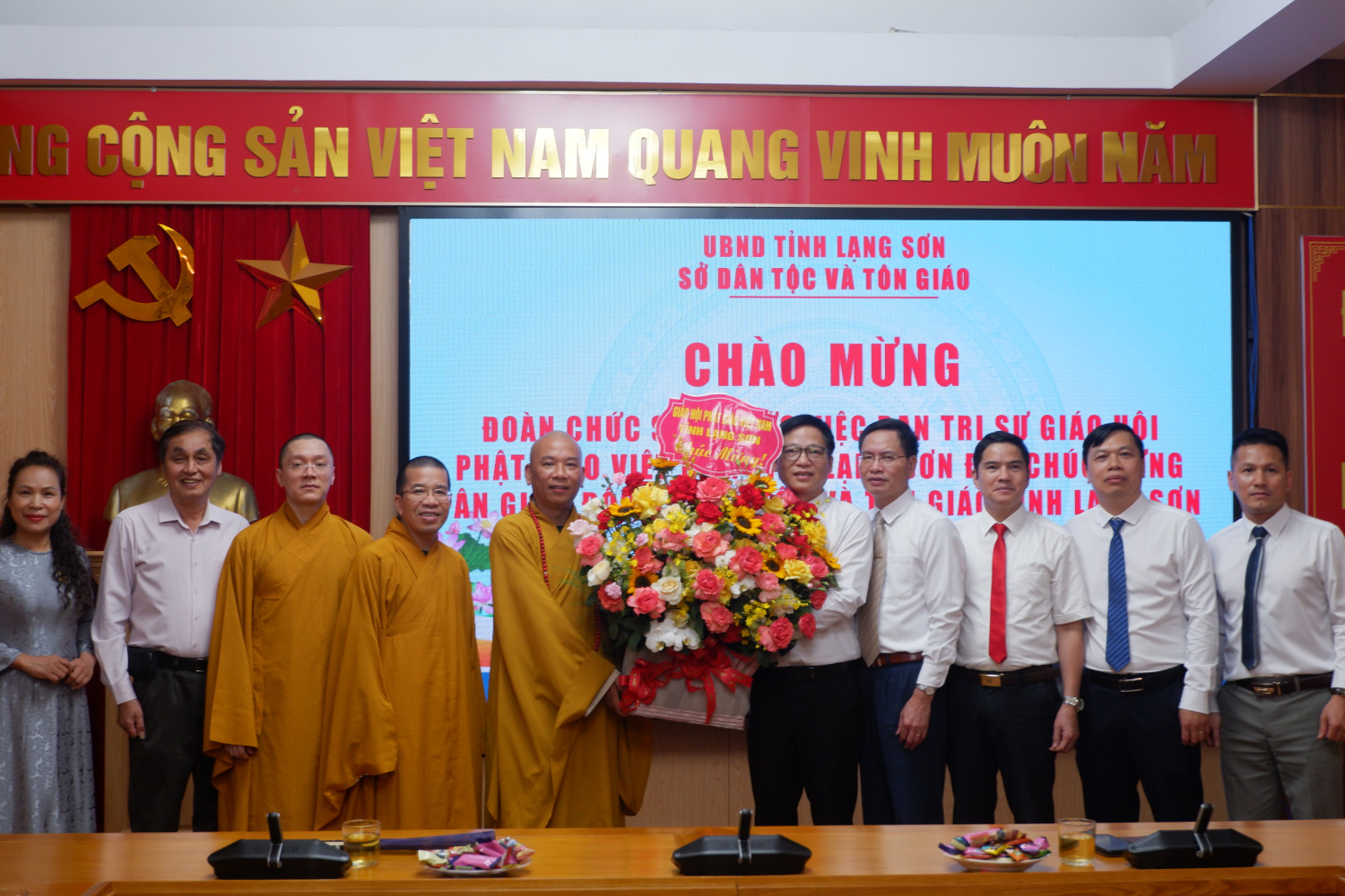 Lạng Sơn: Ban Trị sự Phật giáo tỉnh thăm, chúc mừng Sở Dân tộc và Tôn giáo tỉnh