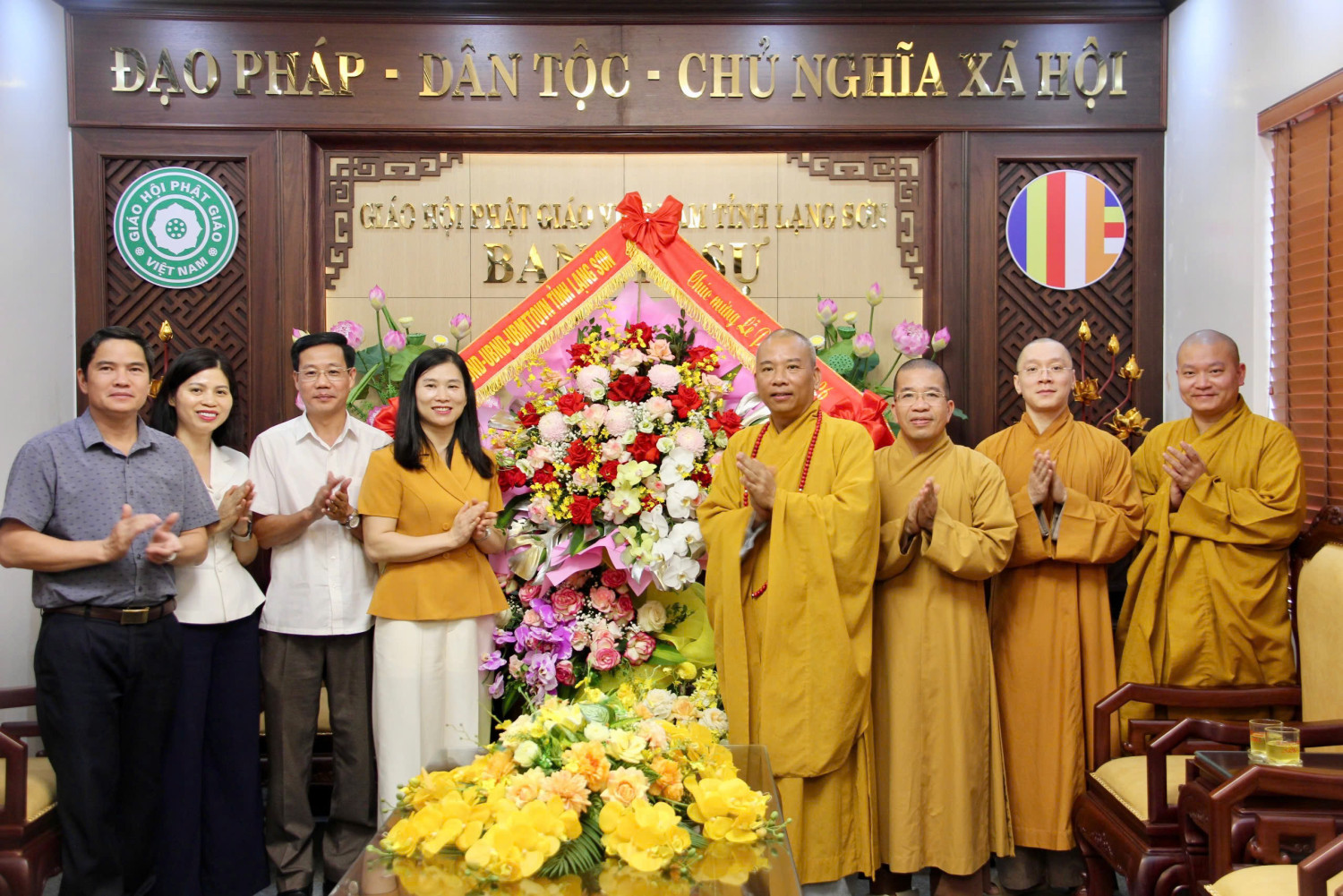 Lạng Sơn: Lãnh đạo chính quyền, MTTQ và các cơ quan đoàn thể tỉnh thăm chúc mừng Đại lễ Phật đản - Phật lịch 2570